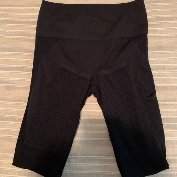 Fabletics Pants - Fabletics XSM High-Waisted Black Leggings